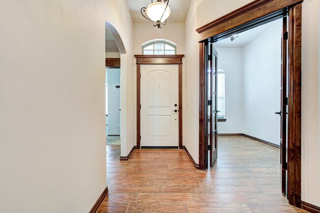 Photo - 301 SW 170th St