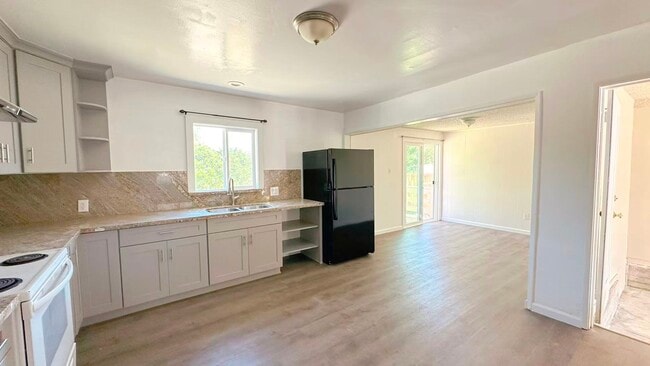 Photo - 215 Odessa Ave