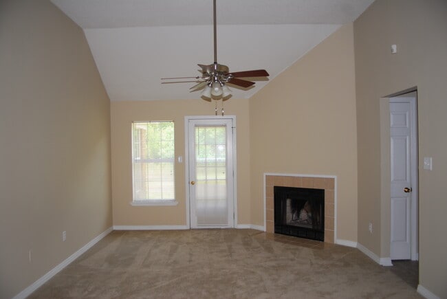 Photo - 33 Heather Ln