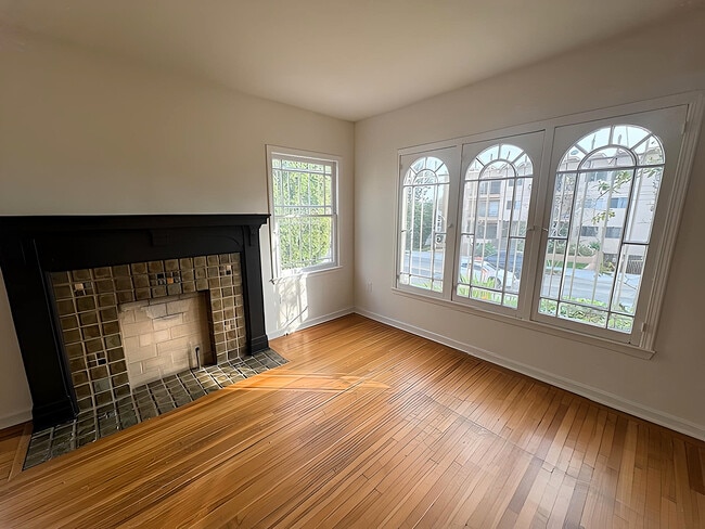 Photo - 5049 Franklin Ave