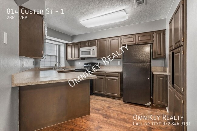 Photo - 814 Custer St