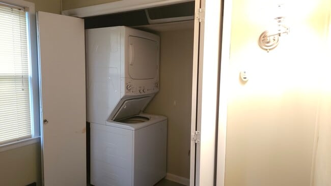 Photo - 209 Maple Ct