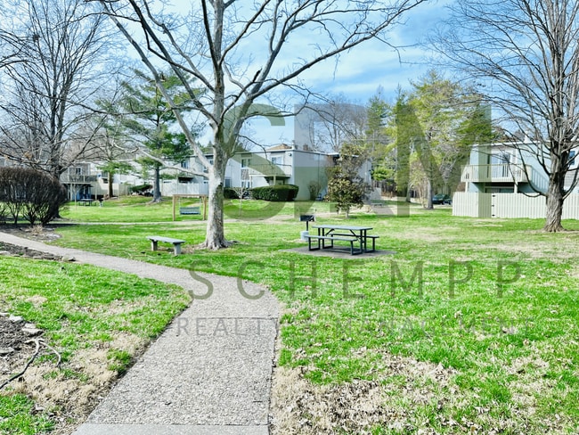 Photo - 1935 Gardiner Ln