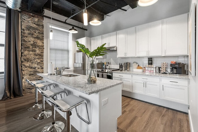 Photo - 212 W Roberts Ave Unidad ID1289453P