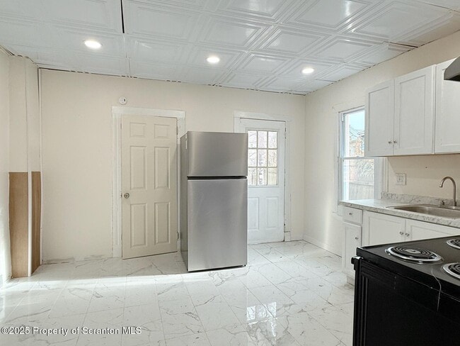 Photo - 210 Center Ave