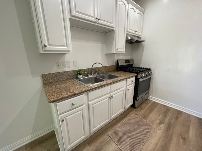 Building Photo - Carlton Park Apartments