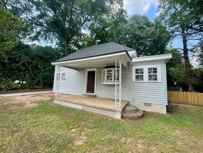 Building Photo - 3/2 Renovated House off West Broad Street!