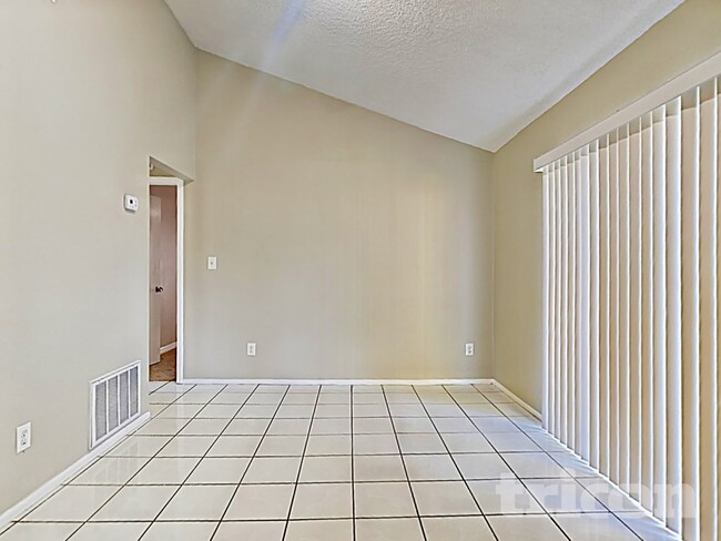 Photo - 816 Centerwood Ct