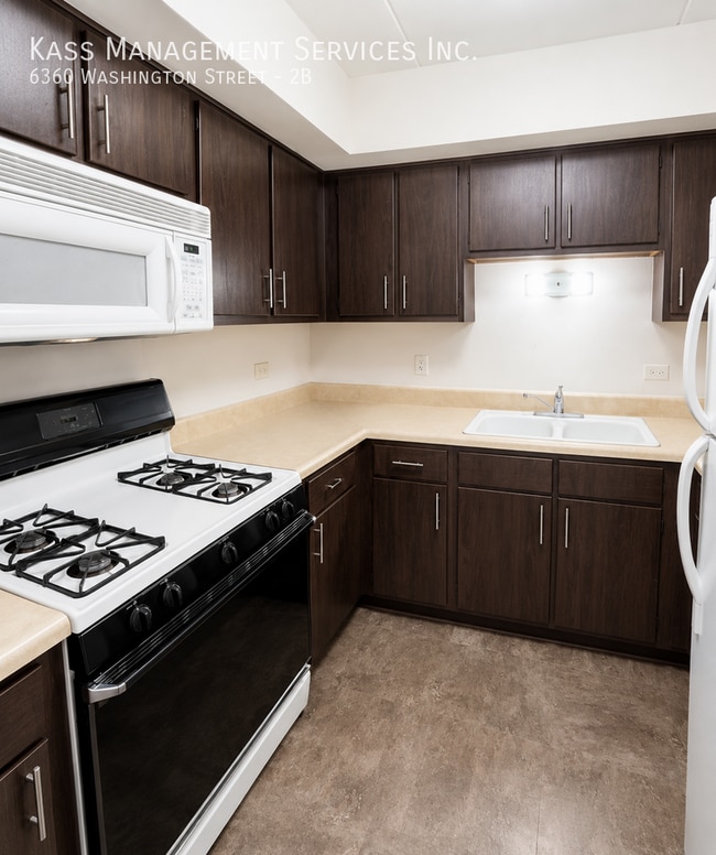 Building Photo - 6360 Washington St Unit 2B