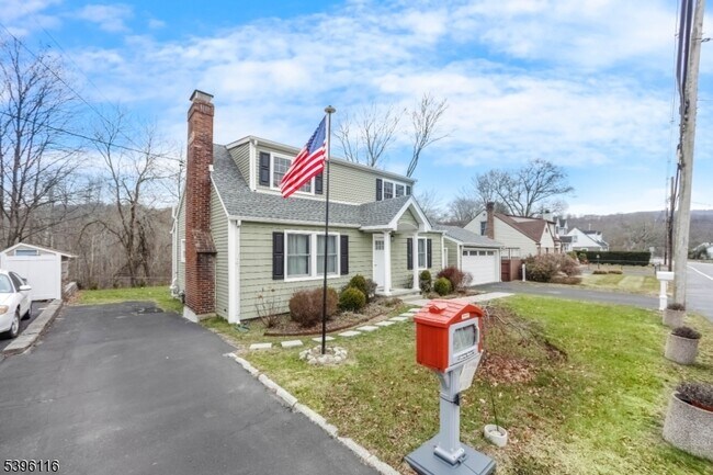 Photo - 26 Skyline Lakes Dr