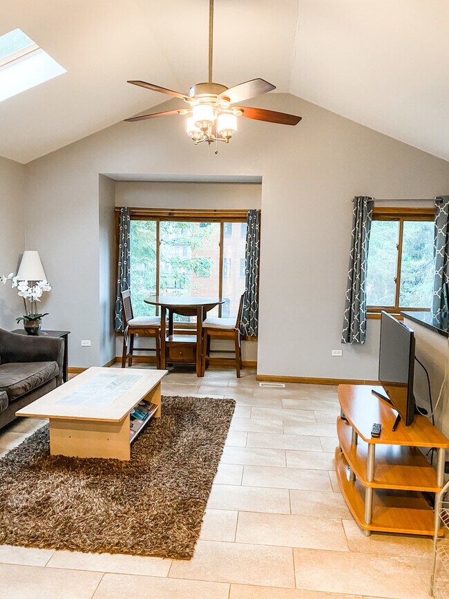 Photo - 807 S Claremont Ave Unit 3