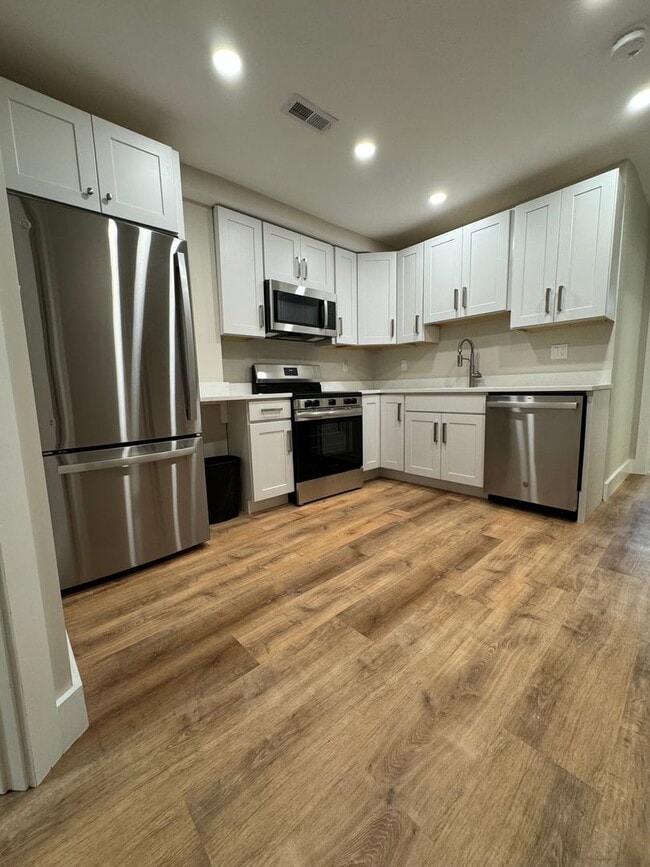 Photo - June 1st-ish Renovated 3 Bed/2 Bath A+ Location Worthington St Unidad 1