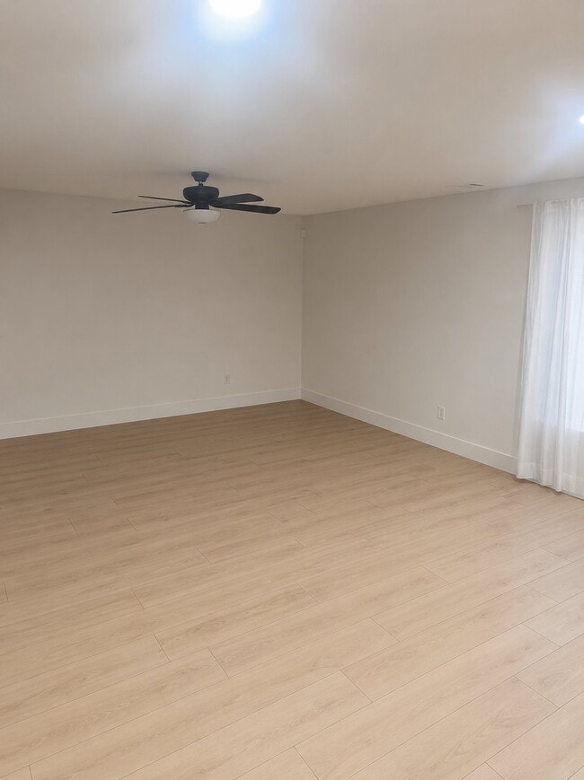 Photo - 2372 Lakewood Dr NW