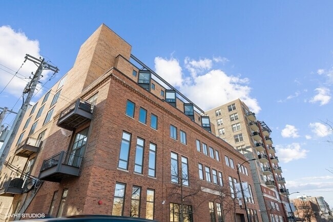 Building Photo - 222 S Racine Ave Unit 402 Rental
