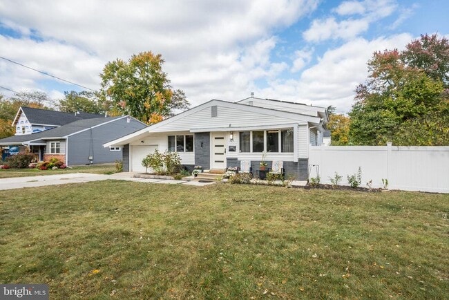 Building Photo - 325 Juniper Dr