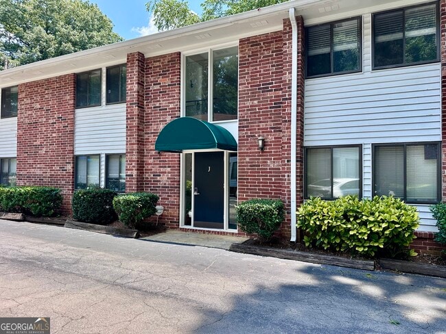 Building Photo - 4266 Roswell Rd NE Unit APT J 3