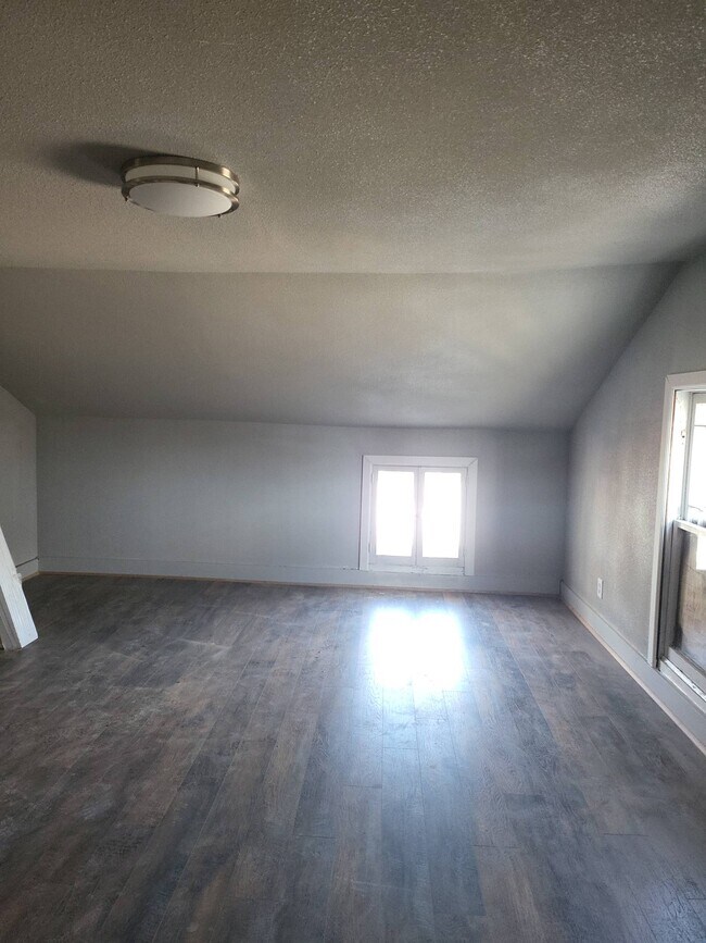 Photo - 1130 N Main St House
