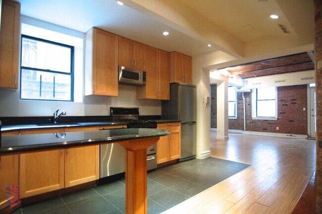Photo - 340 E 18th St Unit LA