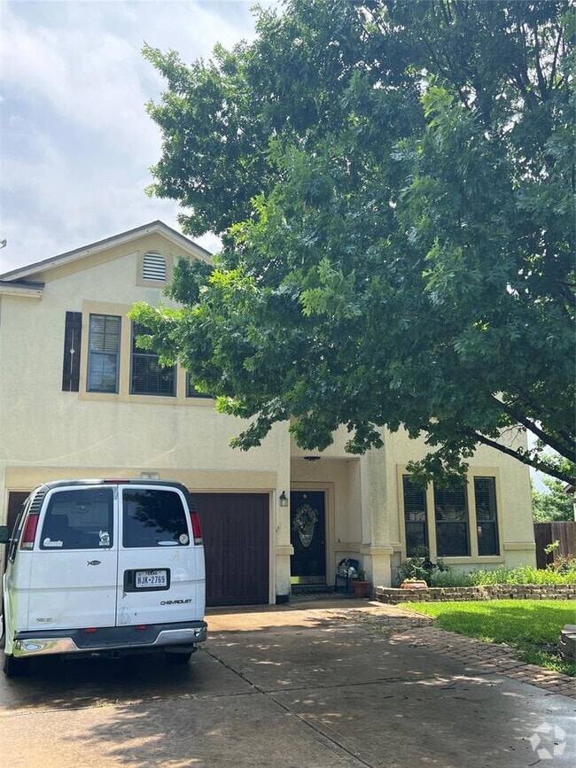 Building Photo - 1724 Bayland St Rental