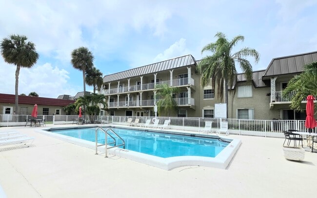 Photo - 495 SE 8th St Unit Apt 237