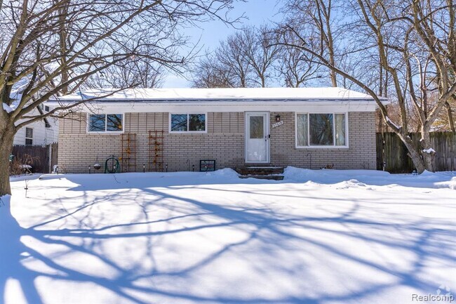 Building Photo - 27619 Shiawassee St Rental