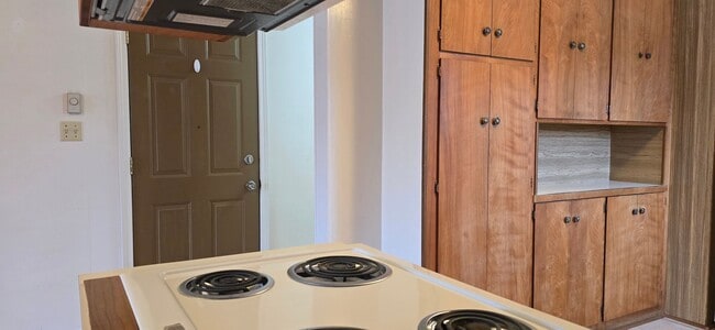 Photo - 2 Bedroom up stairs apartment