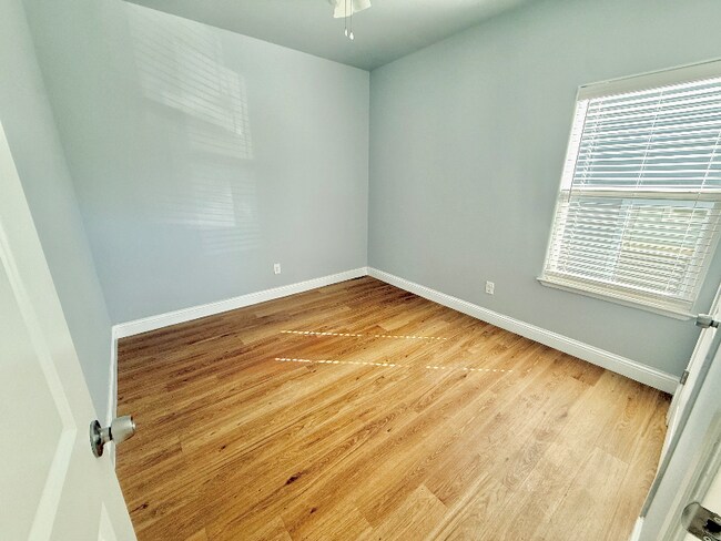 Photo - 988 S 6th Ave