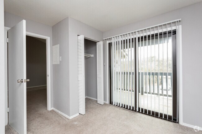 2BR, 1BA - 986SF "Pecos" Closet - Salado Crossing