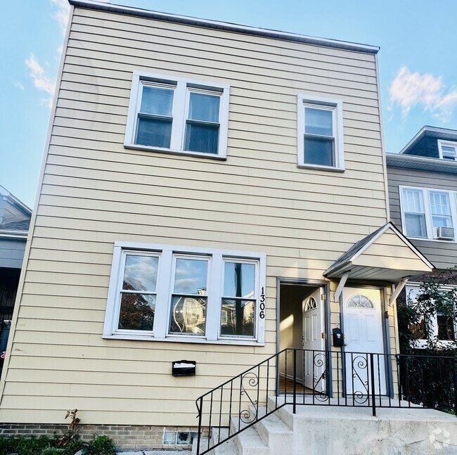 Building Photo - 1306 S 50th Ave Unit 1 Rental