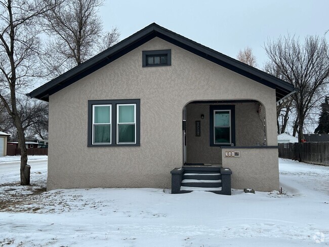 Building Photo - Charming partially furnished 2 bedroom House