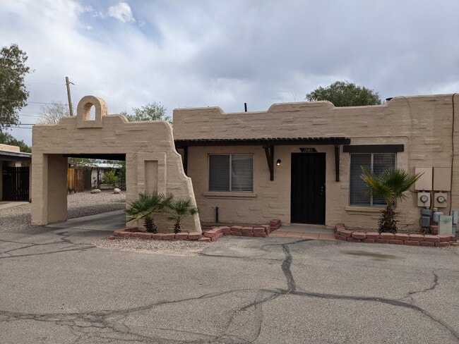 Photo - 1945 W La Osa Dr Townhome