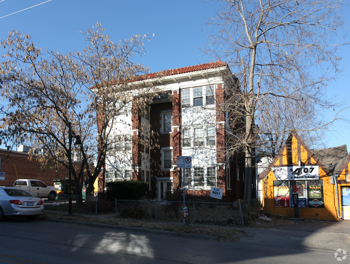 Photo - 1606 W 39th St Apartments