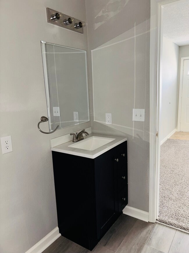 barh vanity - 709 SW Ward Rd Unit A