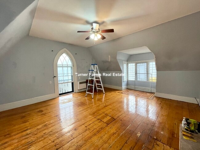 Photo - 139 Hillside St Unit A