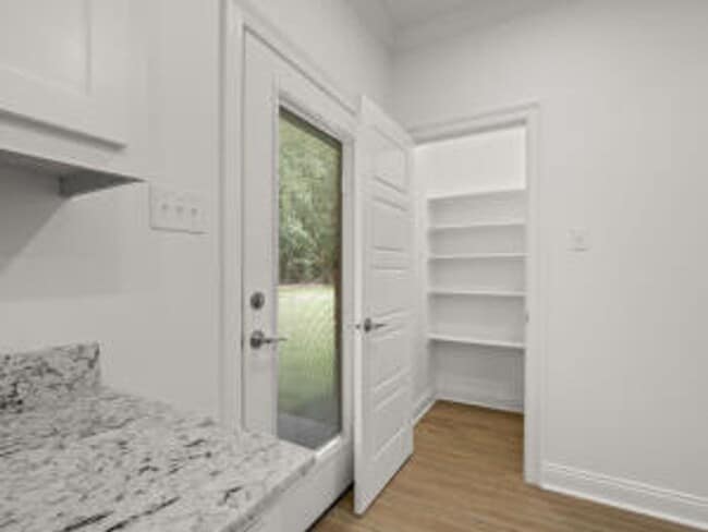 Photo - 308 W Schweitzer Ave