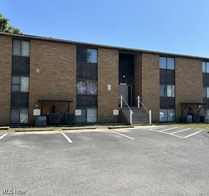 Building Photo - 200 W 36th St Rental