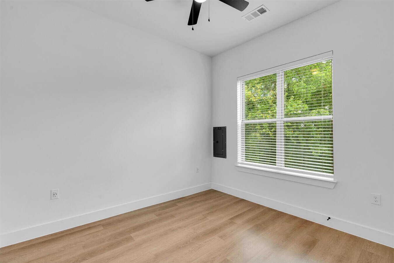 Photo - 1584 Bernard St Rental