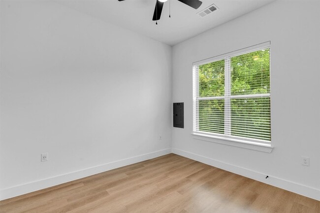 Building Photo - 1584 Bernard St Rental