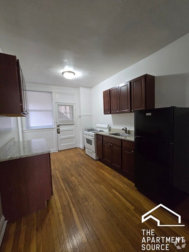 Building Photo - 7749 N Sheridan Rd Rental