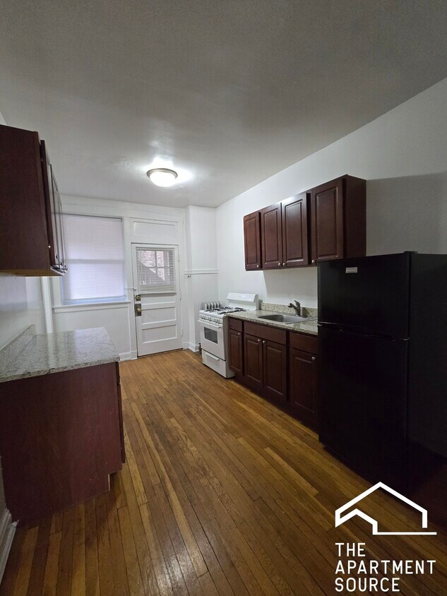Photo - 7749 N Sheridan Rd