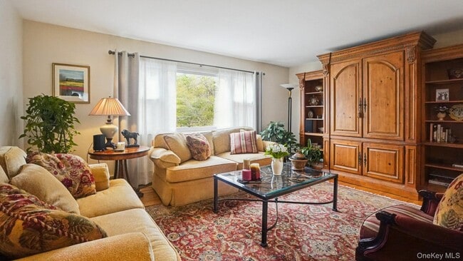 Photo - 100 E Sunnyside Ln