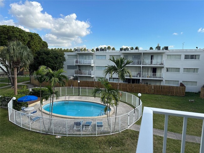 Photo - 7713 N Kendall Dr Condominio Unidad A314