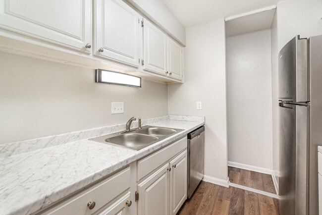 Photo - 216 Orchard Trace Ln