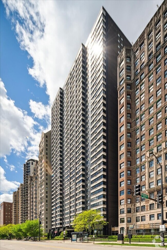 Building Photo - 1440 N Lake Shore Dr Unit 3H Rental