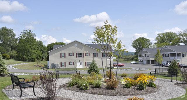Colonial Manor Apartments