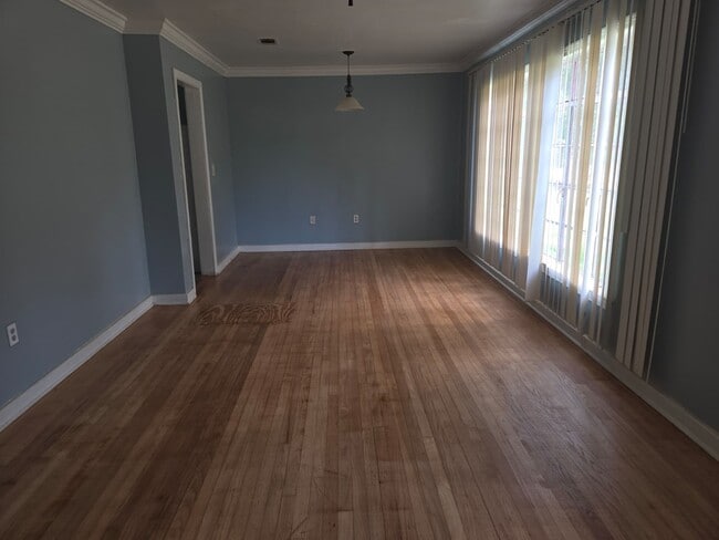 Building Photo - 422 Cooper Rd