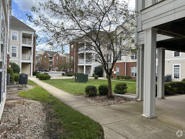 Building Photo - 1905 N Lincoln Ave Unit 106 Rental