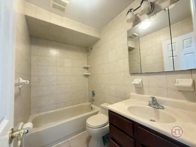 Photo - 15-25 Utopia Pkwy