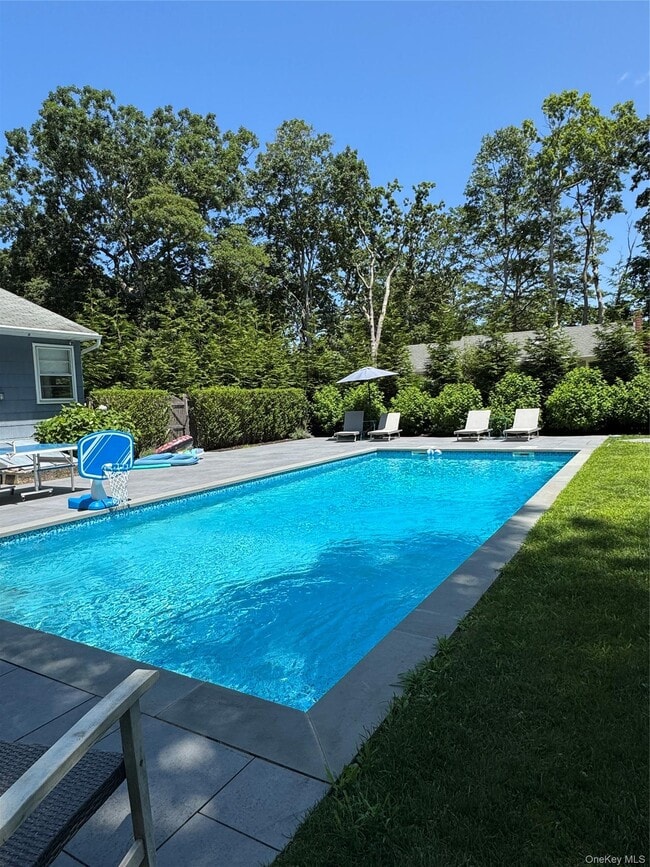 Photo - 870 Noyack Rd