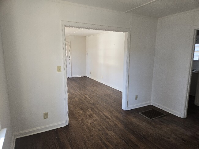 Photo - 2020 Regent St